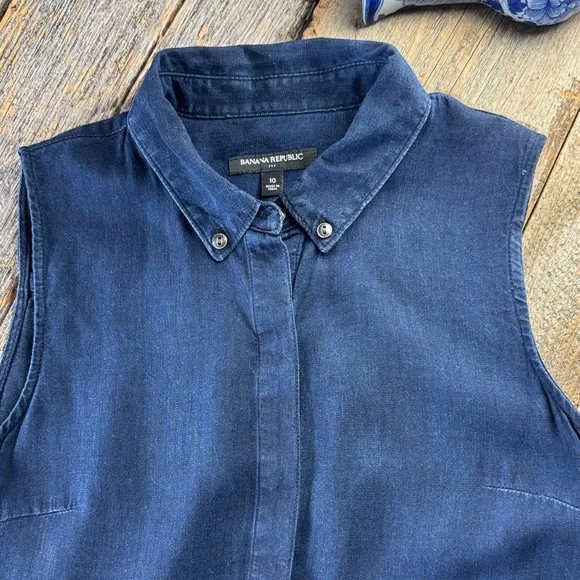 Banana Republic Chambray Denim Blue
Sleeveless Lyocell Shirtdress Size 10 - Picture 6 of 14